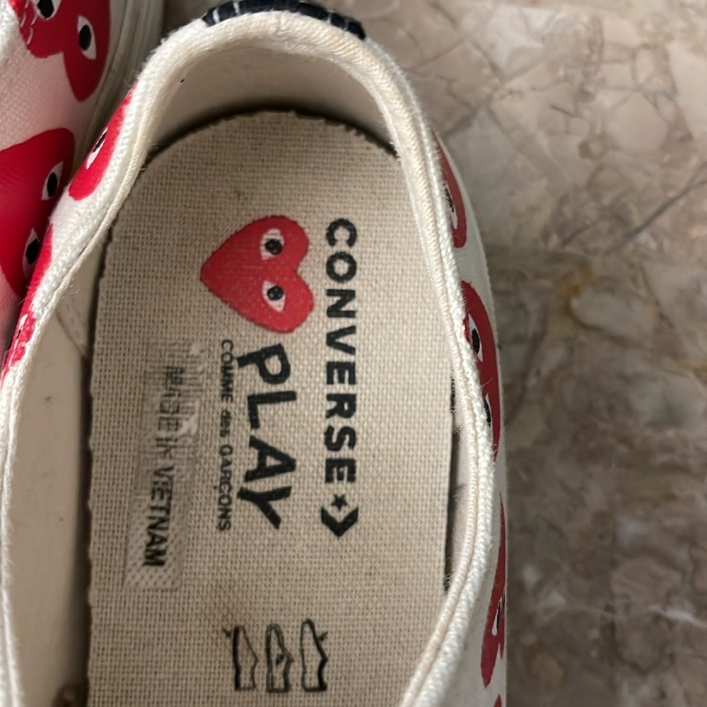 Sneakers - Picture 7 of 8